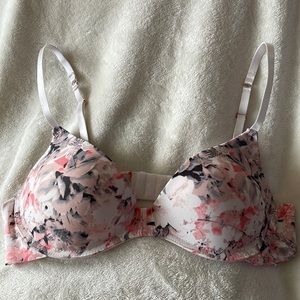 Bra Daskin 36B, white with pink and grey floral design.